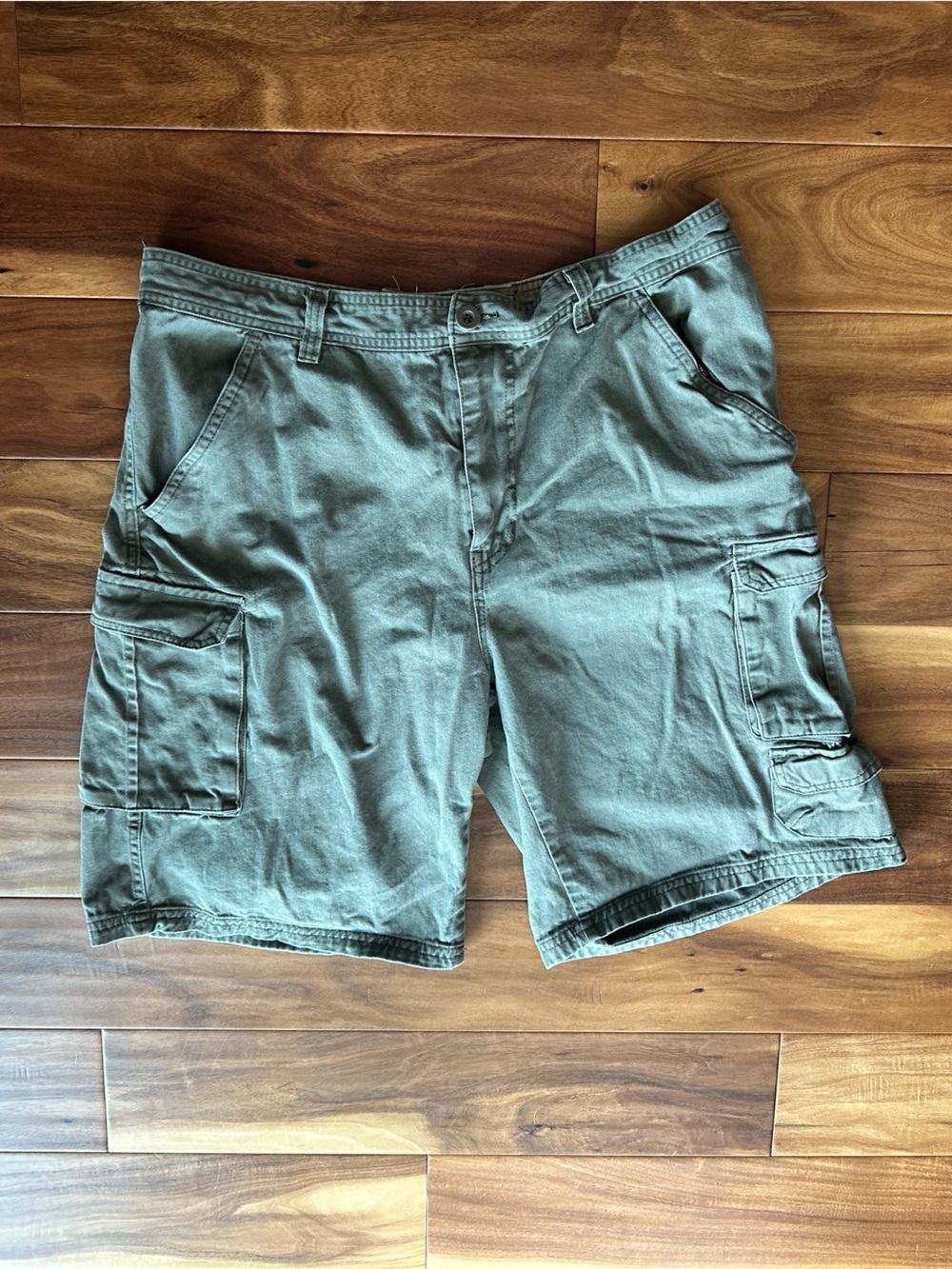 Old Mill Olive Cargo Shorts with Multi-Pocket Design size 38